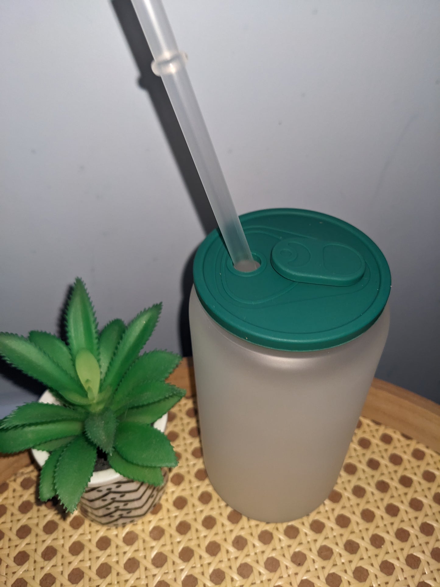 16oz frosted glass can with silicone lid